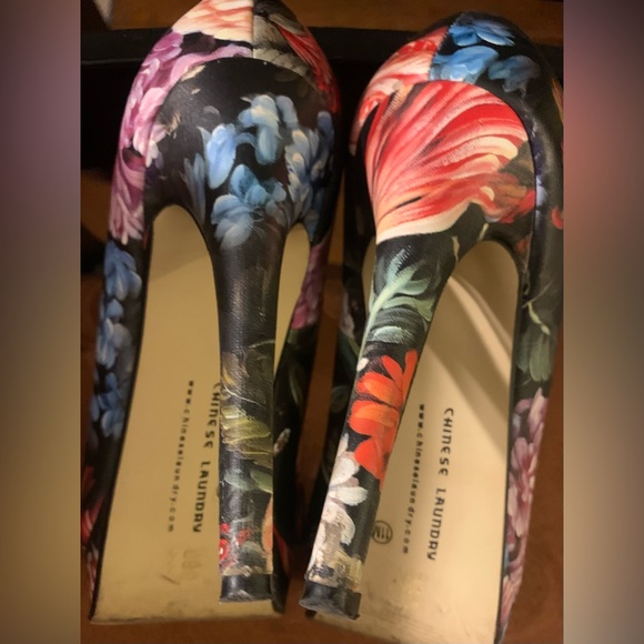 Shoes - Picture 5 of 6